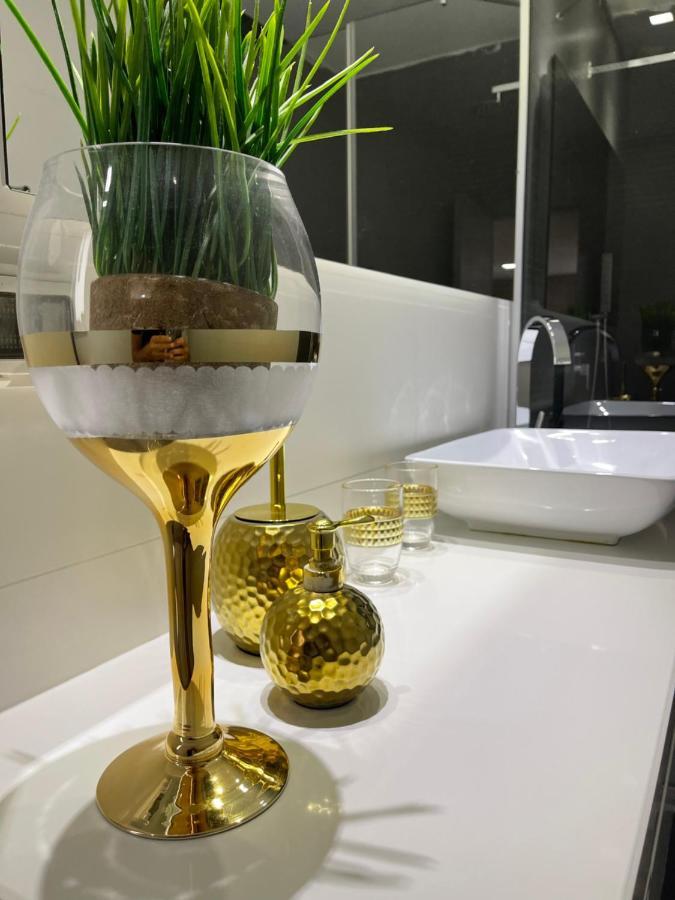 48 Apartment *